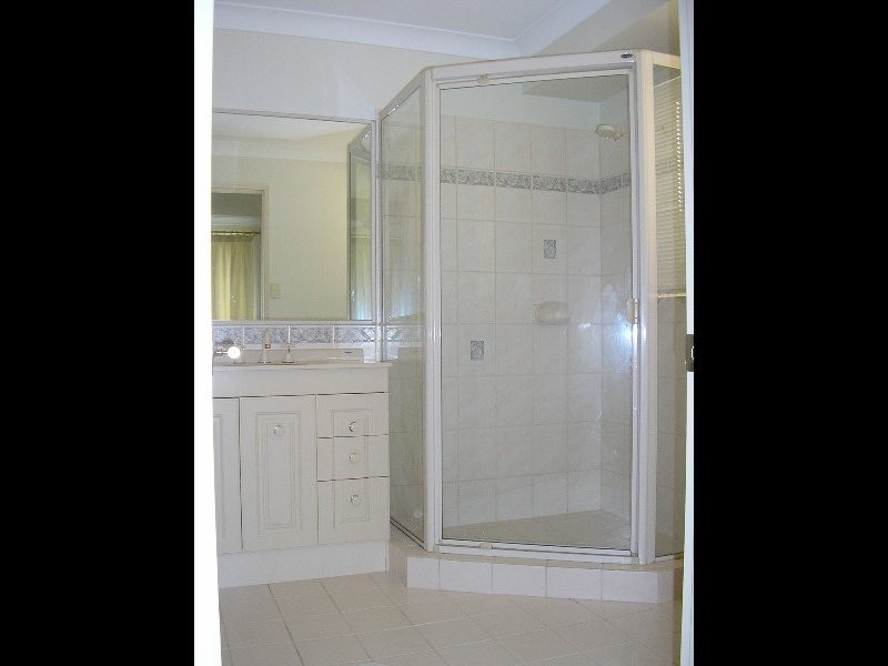 4 Grevillea Pl, Forest Lake QLD 4078