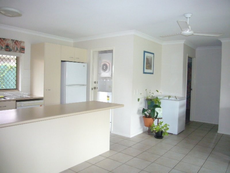 4 Lakeside Cres, Forest Lake QLD 4078