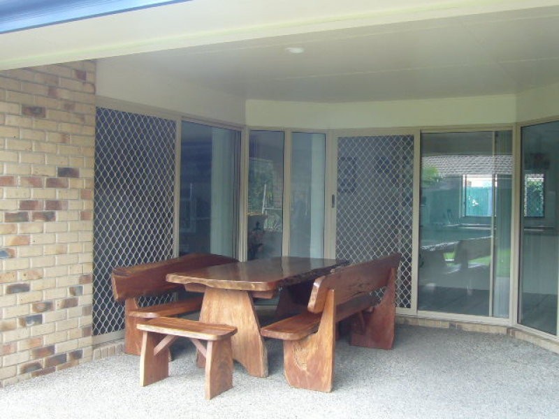 4 Lakeside Cres, Forest Lake QLD 4078