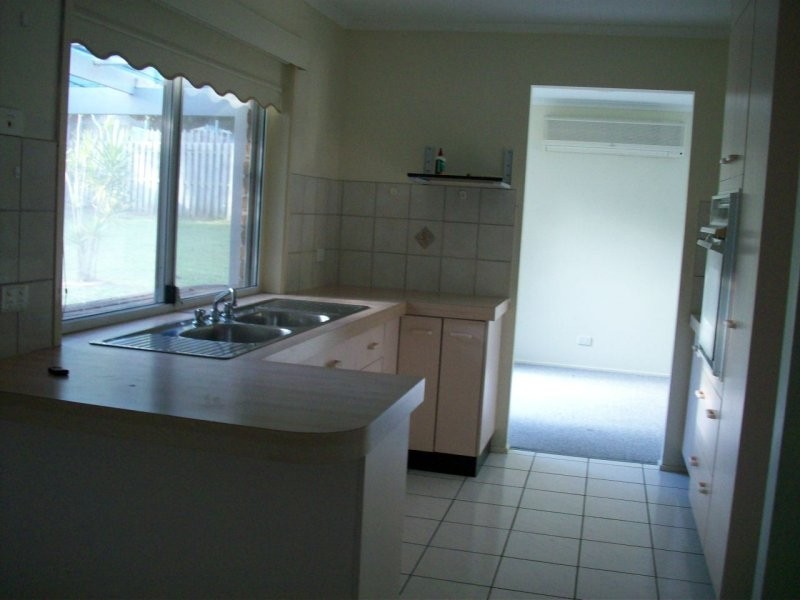 4 Redwood Close, Forest Lake QLD 4078