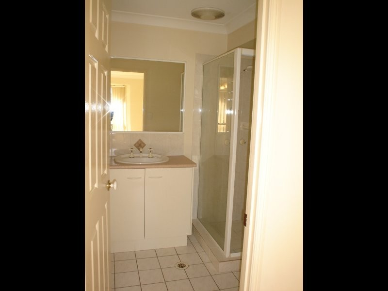 24 Tenterfield Place, Forest Lake QLD 4078