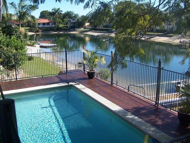 27 Bombala Street, Broadbeach Waters QLD 4218