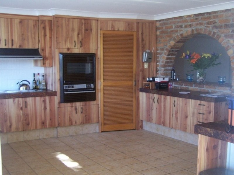 27 Bombala Street, Broadbeach Waters QLD 4218
