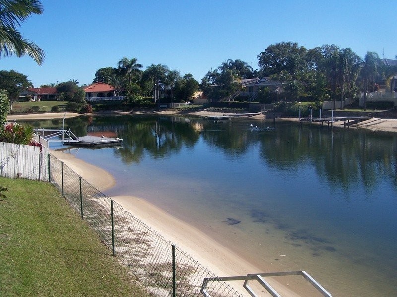 27 Bombala Street, Broadbeach Waters QLD 4218