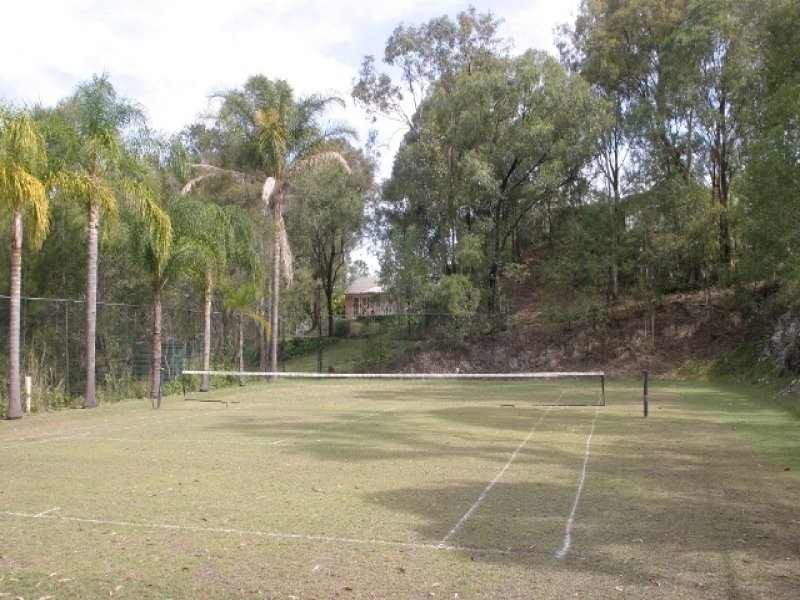 11 Kingsway Drive, Molendinar QLD 4214