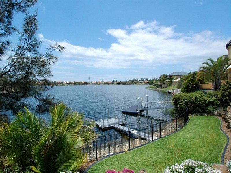 77 Bollard Circuit, Clear Island Waters QLD 4226