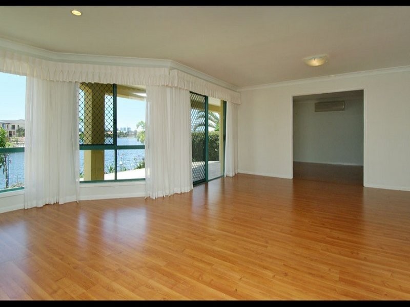 77 Bollard Circuit, Clear Island Waters QLD 4226