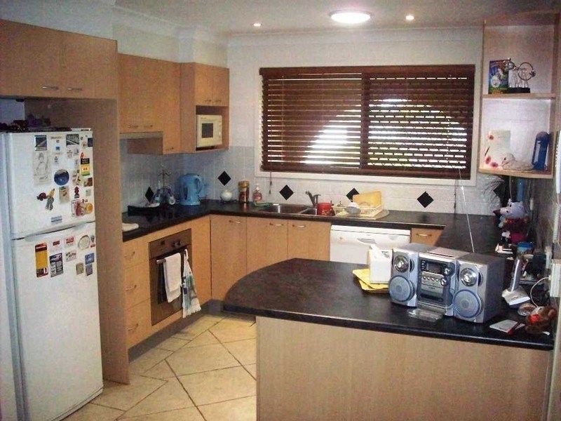 233 Sunshine Boulevard, Mermaid Waters QLD 4218