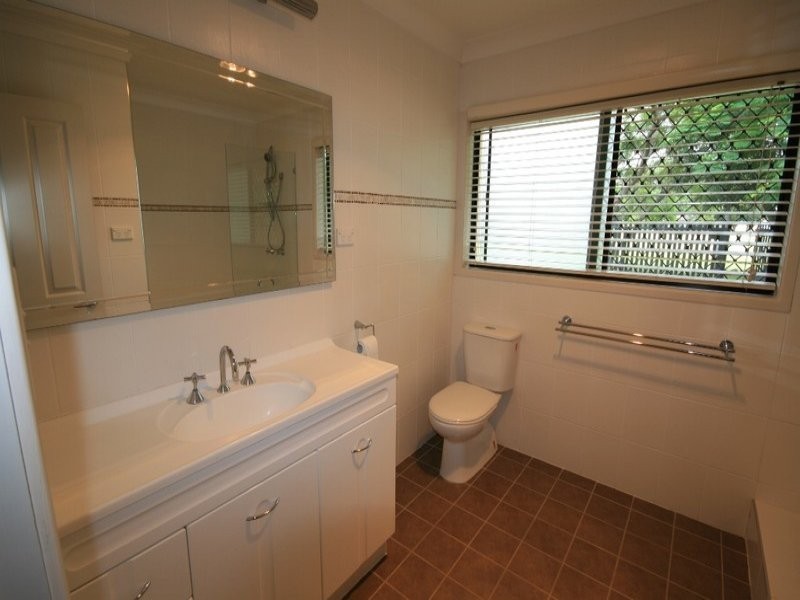 32 Kalimna Drive, Broadbeach Waters QLD 4218