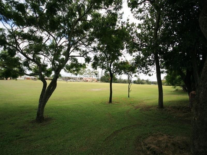 32 Kalimna Drive, Broadbeach Waters QLD 4218