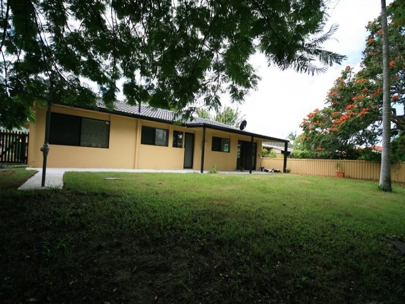 32 Kalimna Drive, Broadbeach Waters QLD 4218