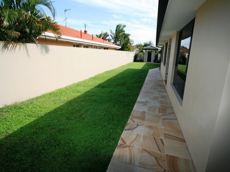 33 Allawah Street, Sorrento QLD 4217