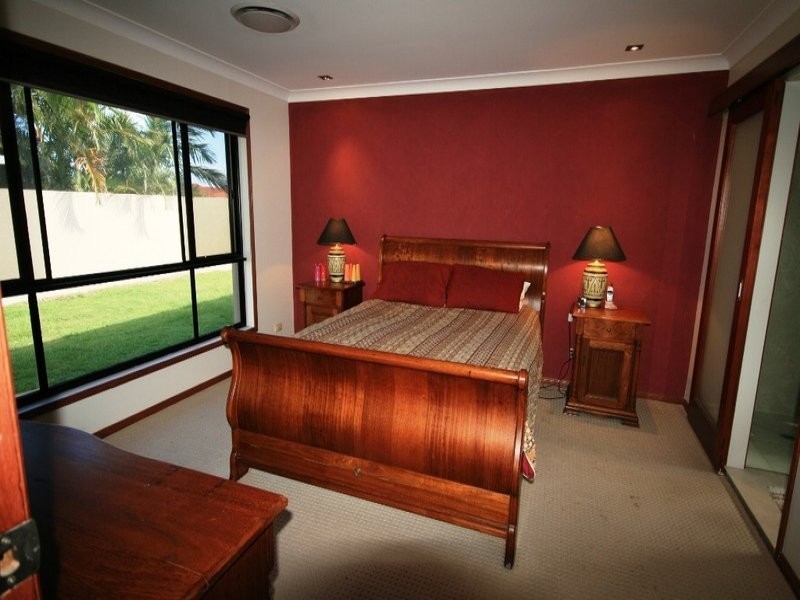 33 Allawah Street, Sorrento QLD 4217