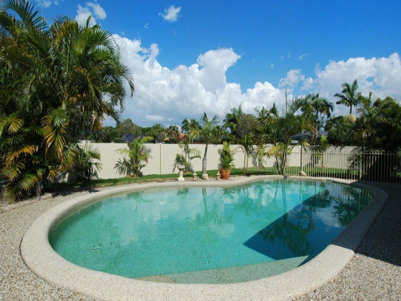 2 Karratha Court, Mermaid Waters QLD 4218