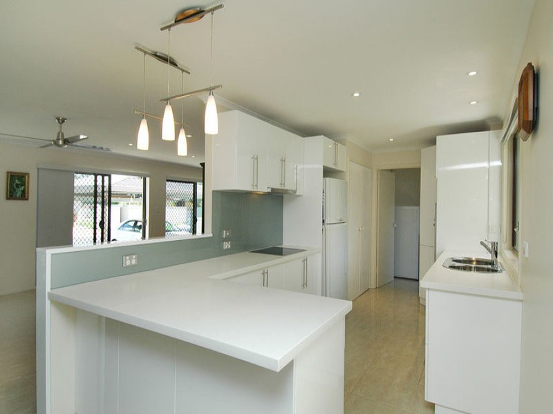 2 Karratha Court, Mermaid Waters QLD 4218