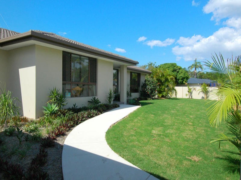 2 Karratha Court, Mermaid Waters QLD 4218