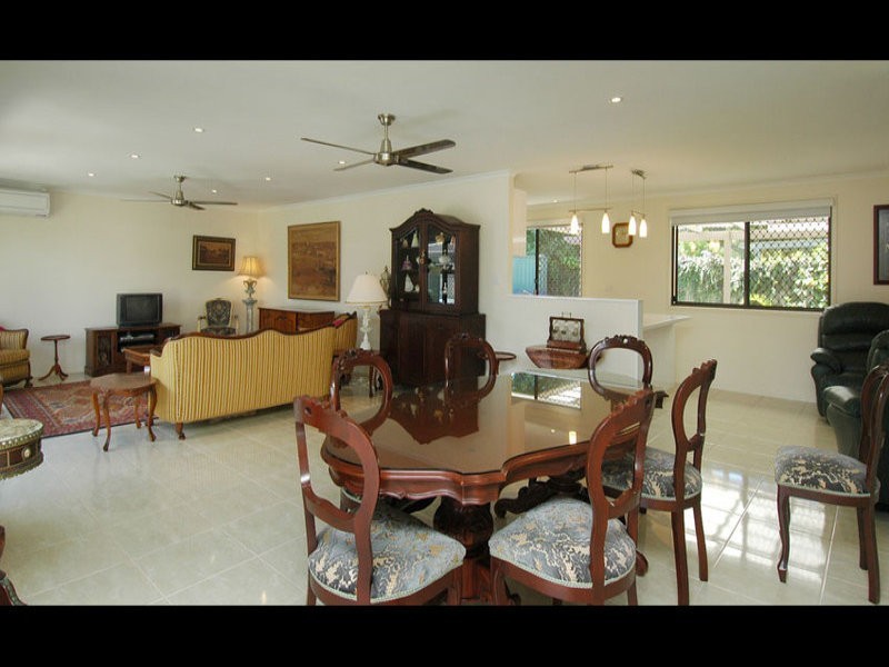 2 Karratha Court, Mermaid Waters QLD 4218