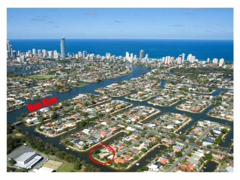 15 Costa Court, Broadbeach Waters QLD 4218