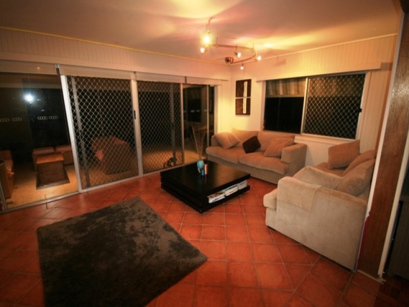 15 Costa Court, Broadbeach Waters QLD 4218