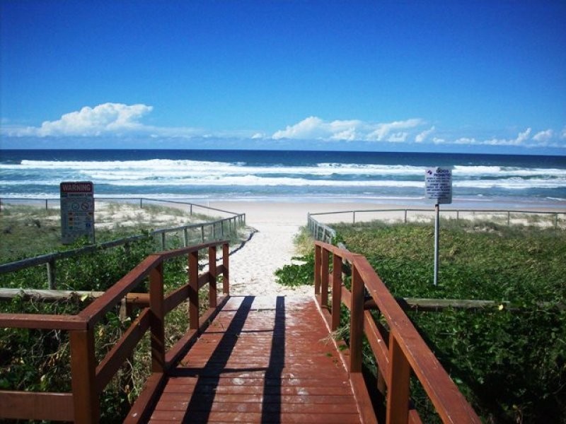 8 Sunbrite Avenue, Mermaid Beach QLD 4218