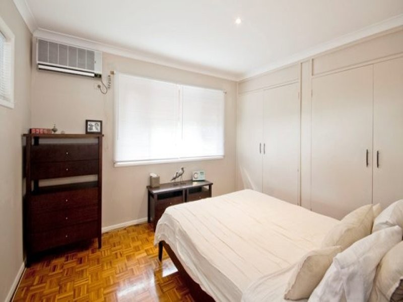 15 Costa Court, Broadbeach Waters QLD 4218