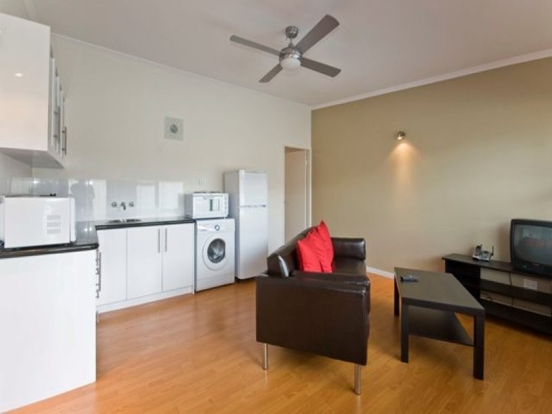 39 Darrambal Street, Chevron Island QLD 4217