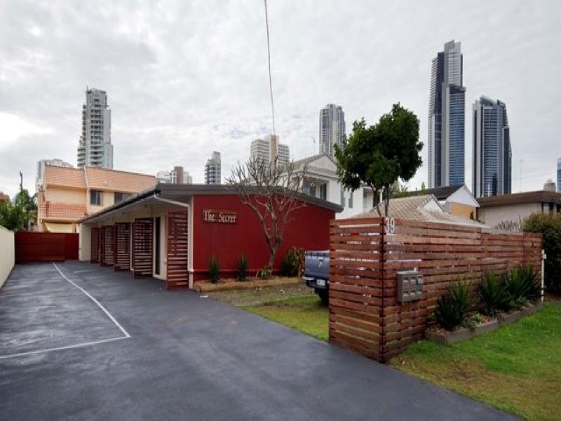 39 Darrambal Street, Chevron Island QLD 4217