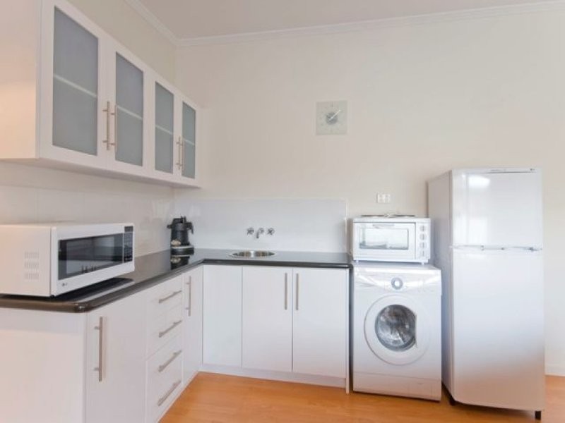 39 Darrambal Street, Chevron Island QLD 4217