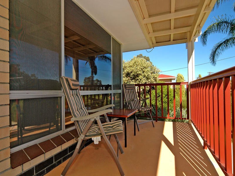 16 Churchill Drive, Swan View WA 6056