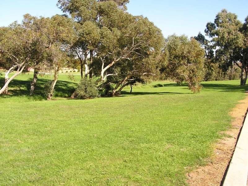 33 Chartwell Way, Swan View WA 6056