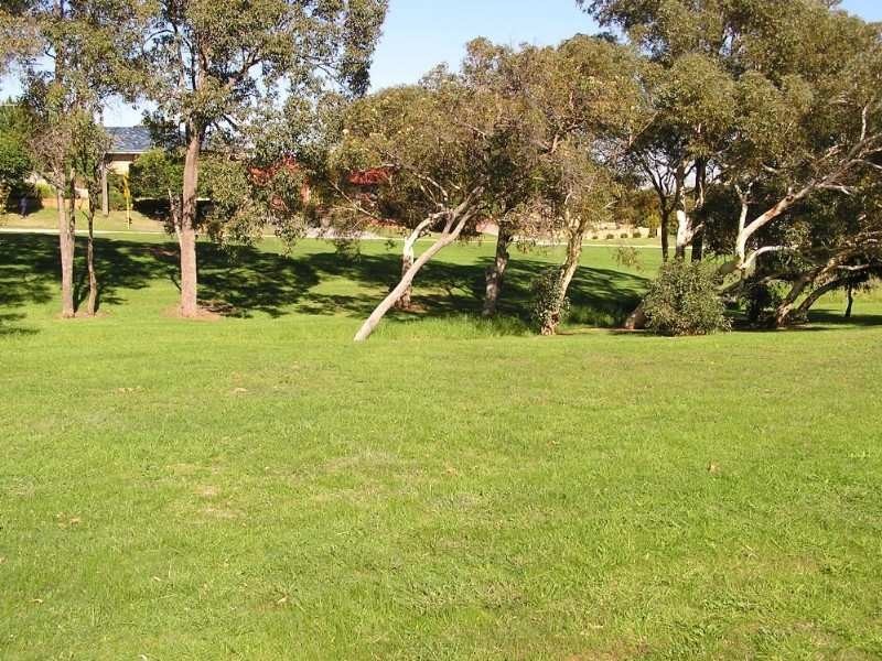 33 Chartwell Way, Swan View WA 6056