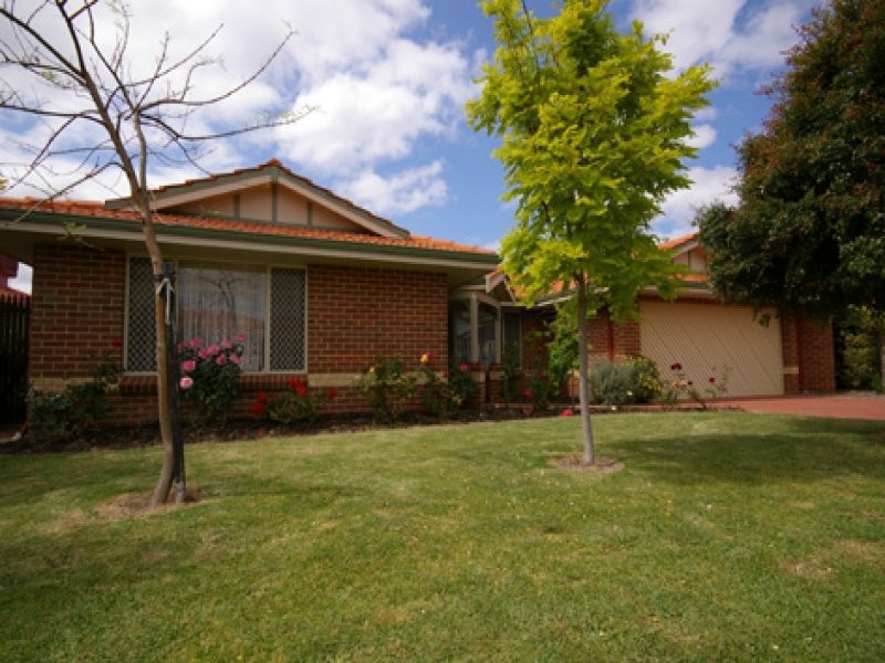 17 Heathfield Drive, Landsdale WA 6065