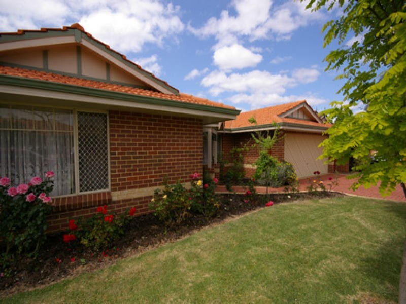 17 Heathfield Drive, Landsdale WA 6065