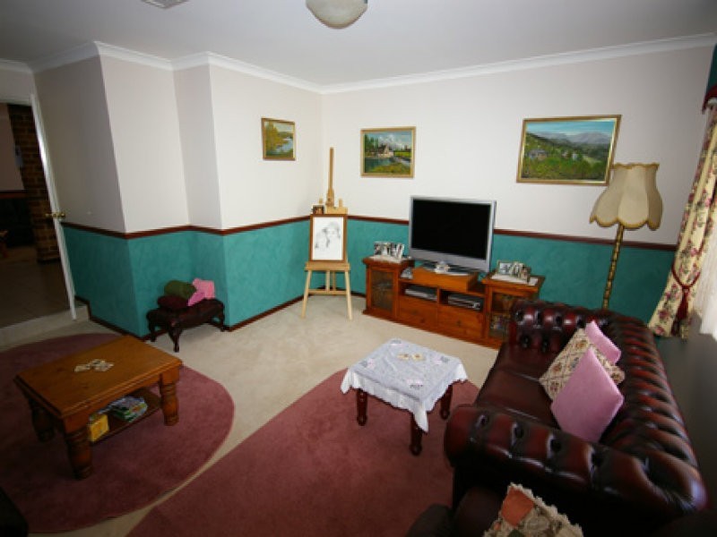 17 Heathfield Drive, Landsdale WA 6065