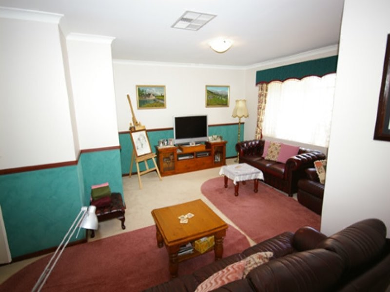 17 Heathfield Drive, Landsdale WA 6065