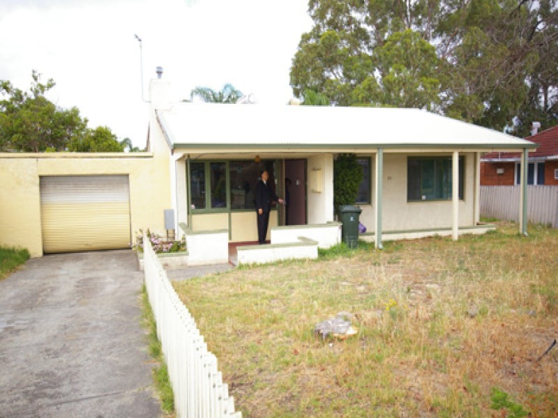 35 Stroughton Road, Westminster WA 6061