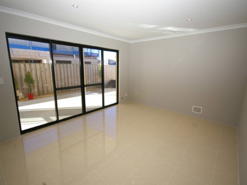 64 Jones Street, Stirling WA 6021