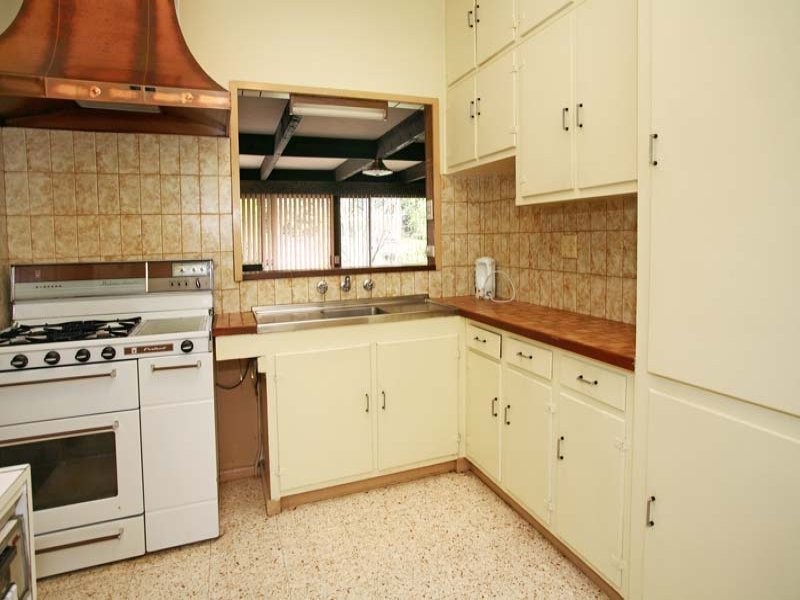 16 Hiddleston Avenue, Box Hill South VIC 3128