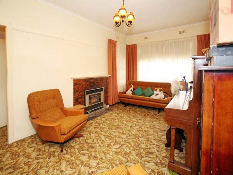 16 Hiddleston Avenue, Box Hill South VIC 3128