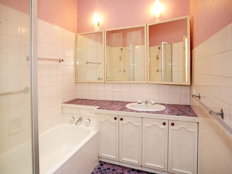 16 Hiddleston Avenue, Box Hill South VIC 3128