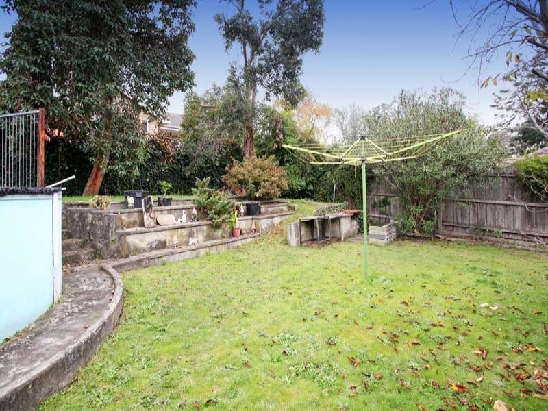 16 Hiddleston Avenue, Box Hill South VIC 3128