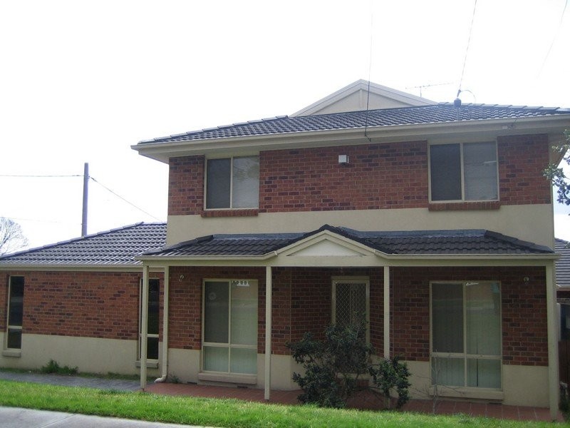 15 Narallah Grove, Box Hill North VIC 3129