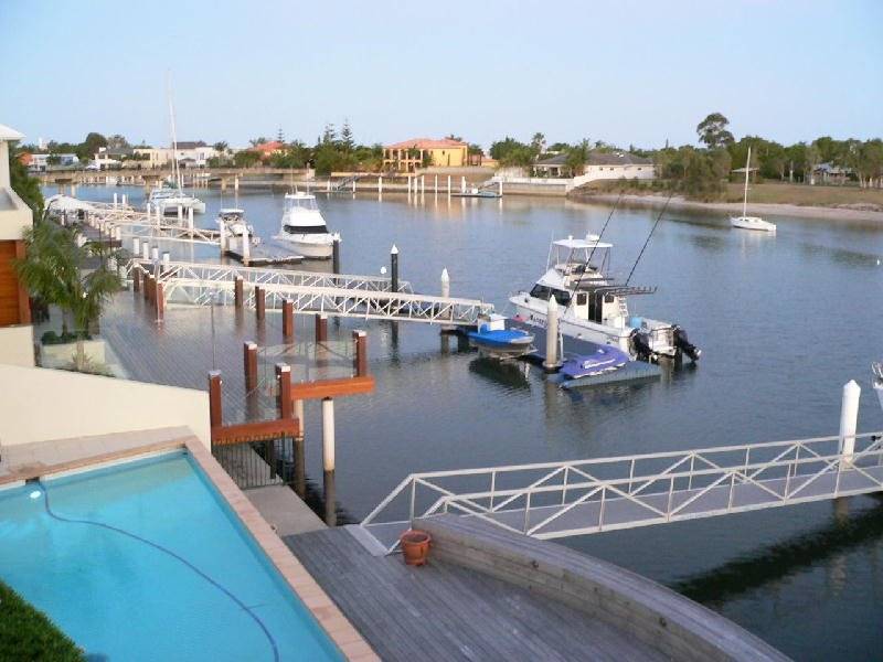 8 Mooloolah Island, Minyama QLD 4575