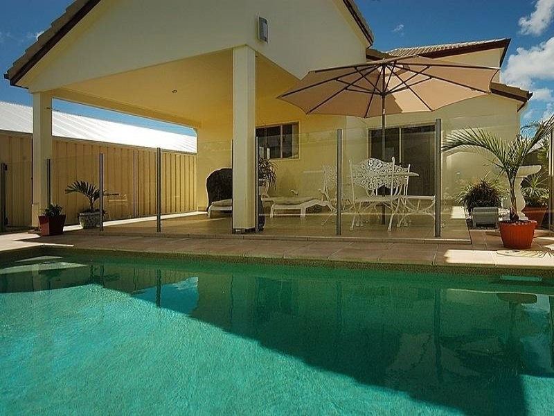 9 Barbuda Circuit, Kawana Island QLD 4575