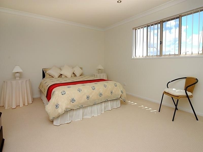 9 Barbuda Circuit, Kawana Island QLD 4575