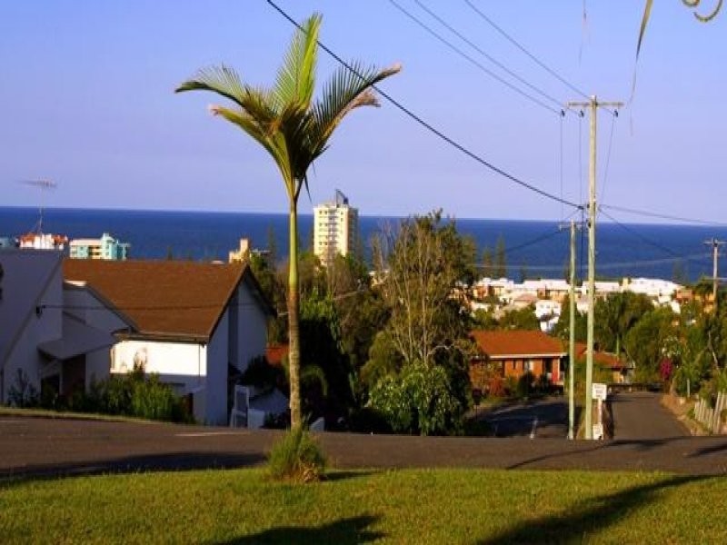 25 Tantula Road East, Alexandra Headland QLD 4572