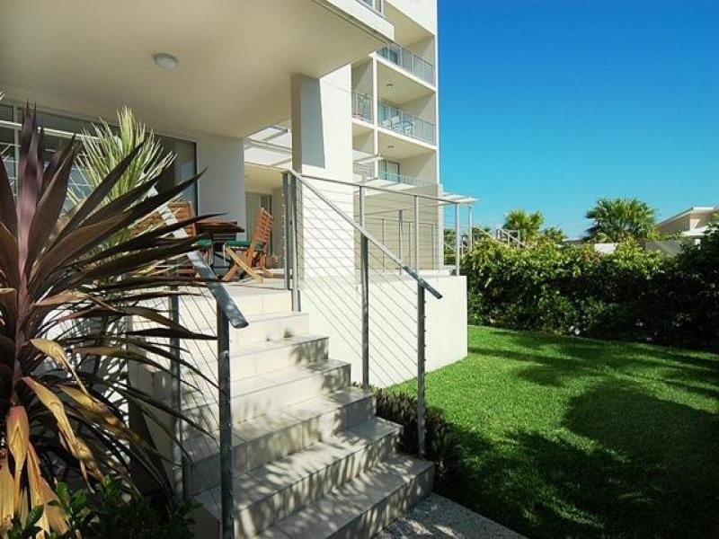 7 Grand Parade, Kawana Island QLD 4575