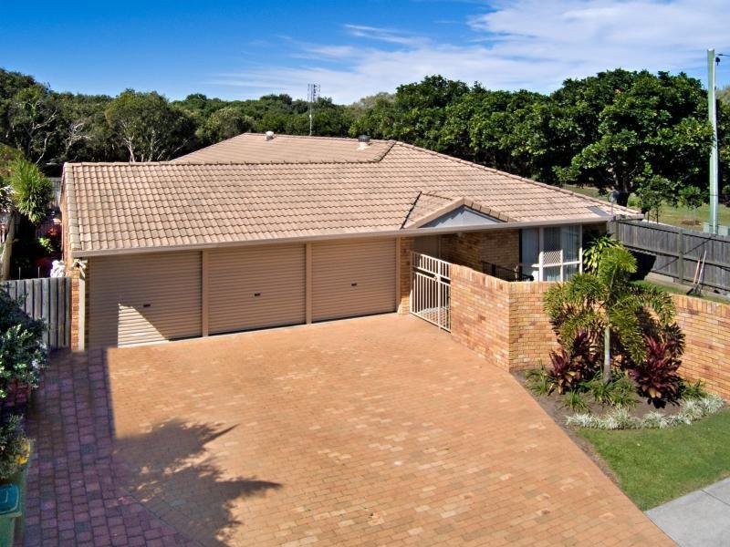 209 Oceanic Drive, Warana QLD 4575