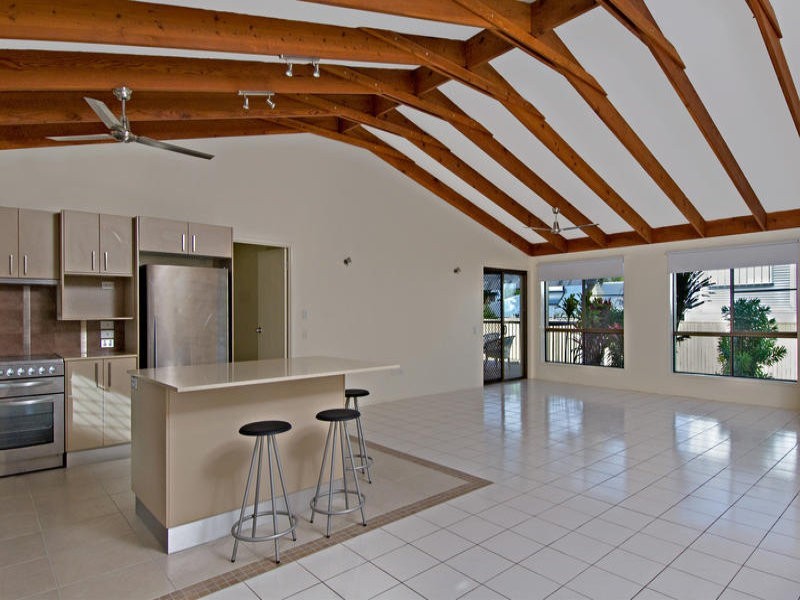 33 Ocean View Avenue, Mooloolaba QLD 4557