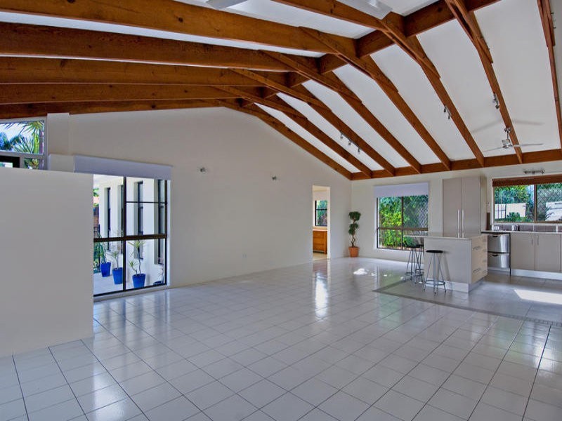 33 Ocean View Avenue, Mooloolaba QLD 4557